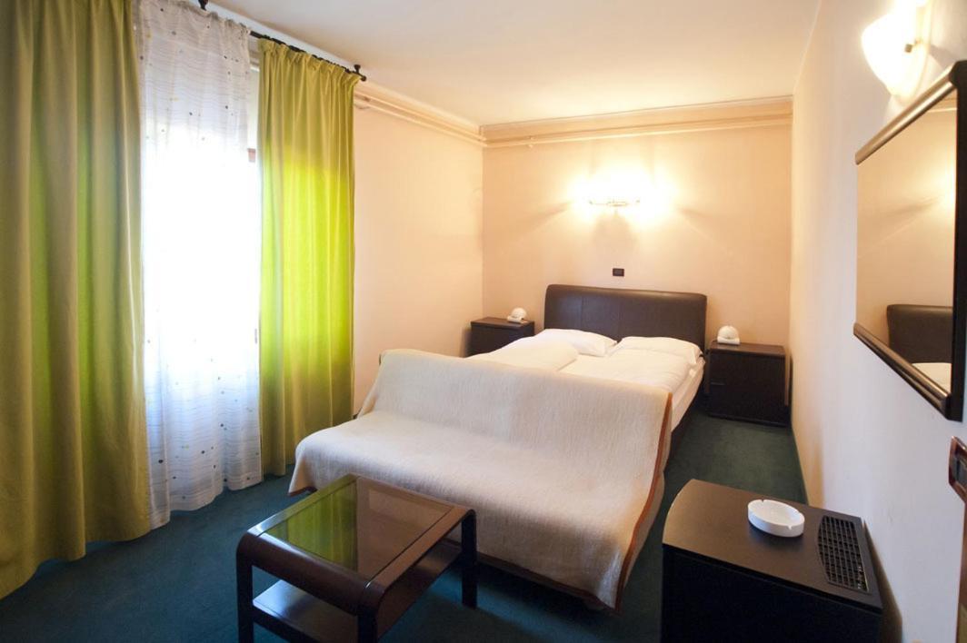 Hotel Zephyr - Plovanija Буйе Стая снимка
