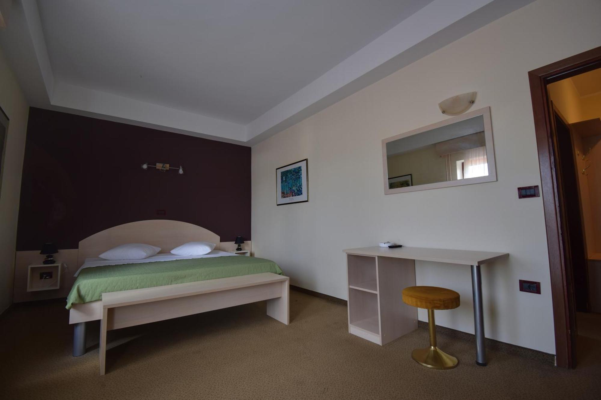 Hotel Zephyr - Plovanija Буйе Екстериор снимка