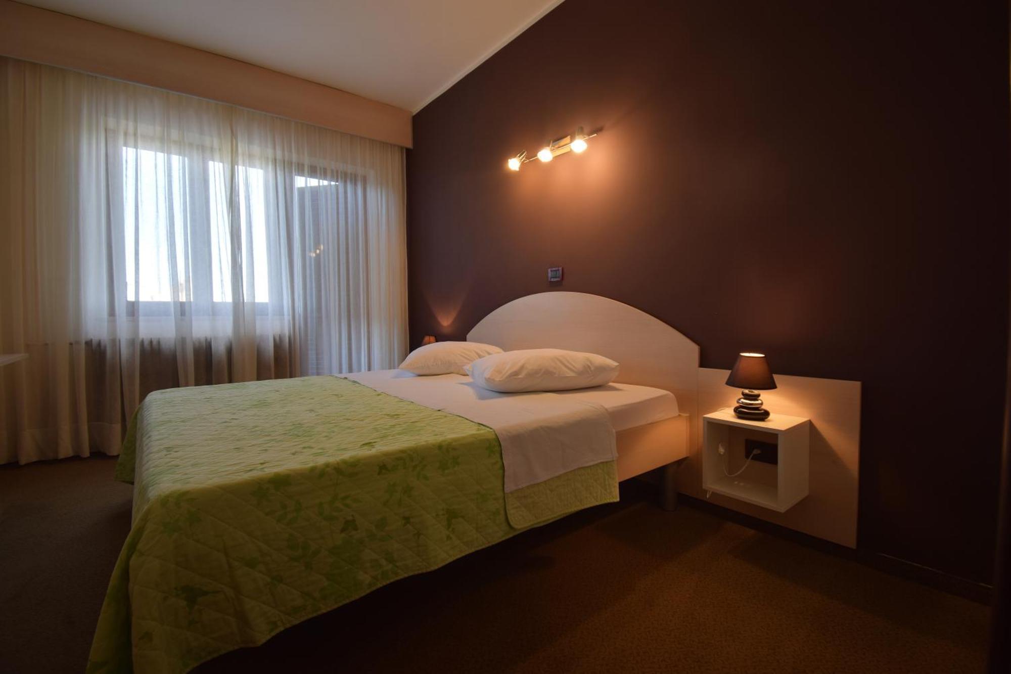 Hotel Zephyr - Plovanija Буйе Екстериор снимка